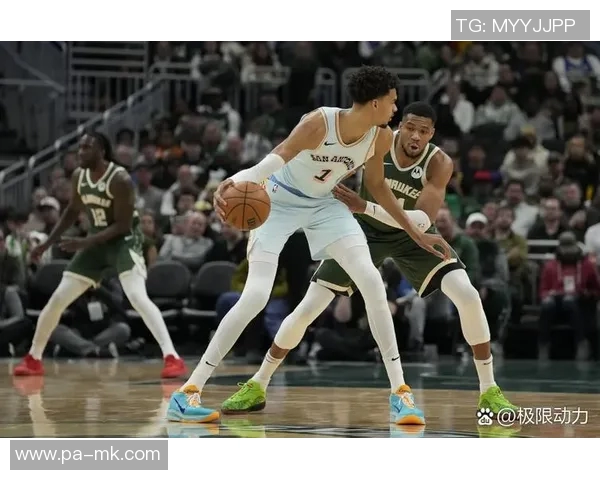 雄鹿与黄蜂比赛裁判报告揭示关键漏判字母哥进攻三秒违例成焦点